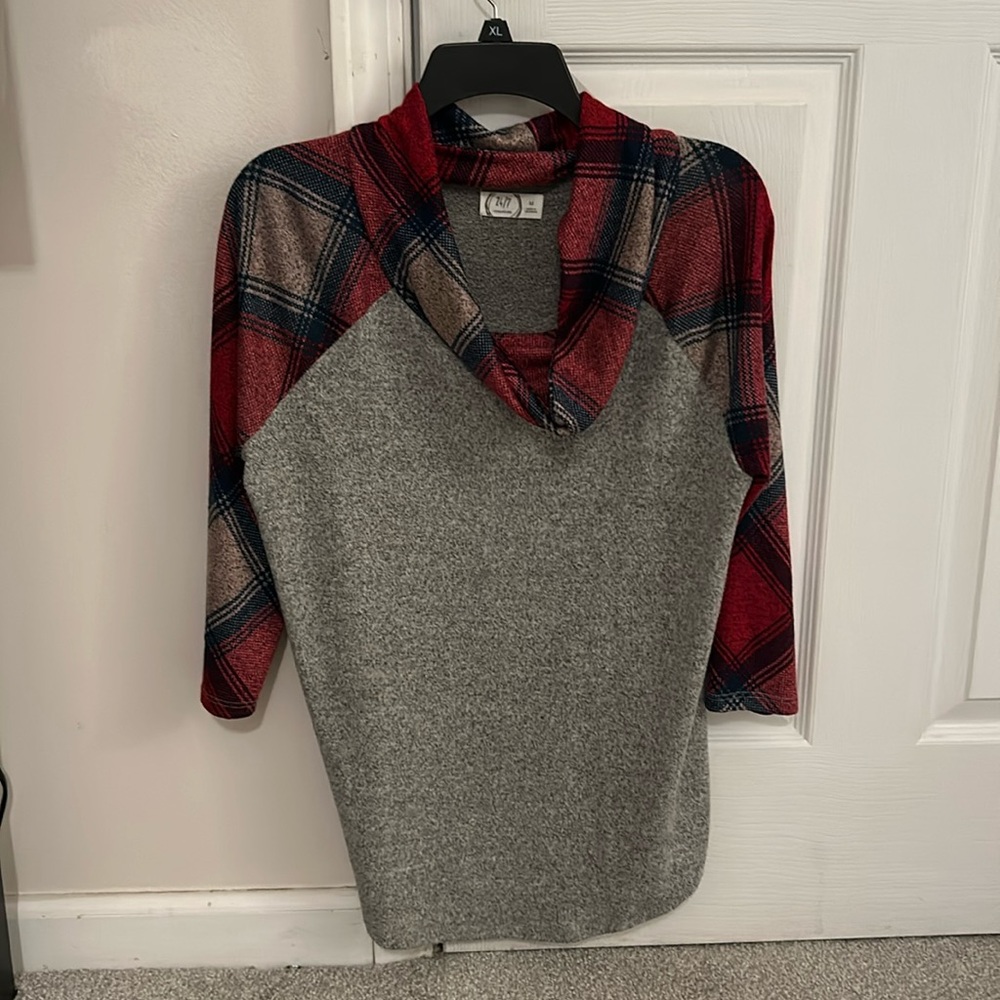 Gray and red 3/4 sleeve tee.